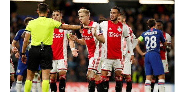 I giocatori dell'Ajax Amsterdam perdono il vantaggio di prezzo nel mercato degli acquisti